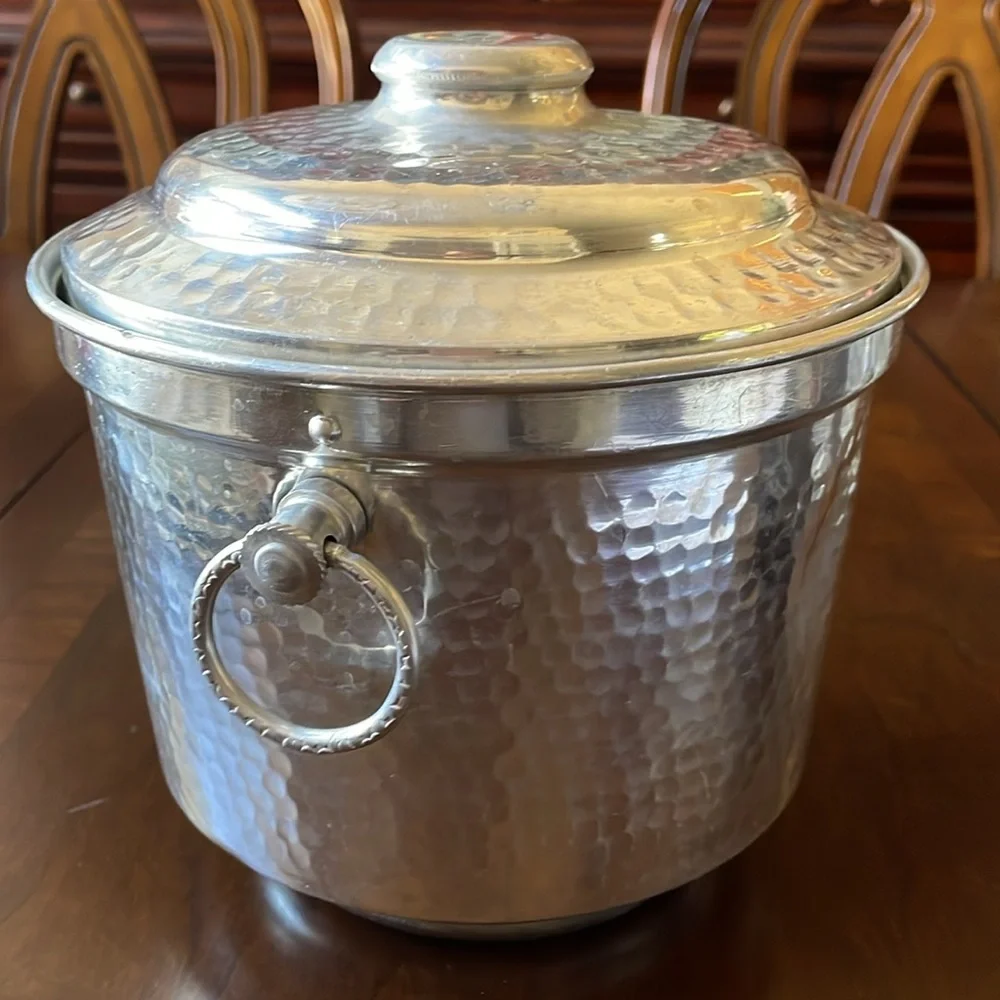 VTG mid century hammered aluminum ice bucket with lid & handles made in Italy